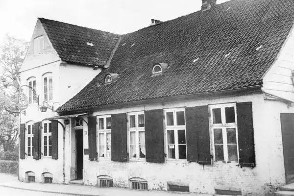 Altes Foto Louis C. Jacob Schwarz-weiß Bild der Vorderfront des Hotels Louis C. Jacob, ungefähr zwischen den Jahren 1922 bis 1955.