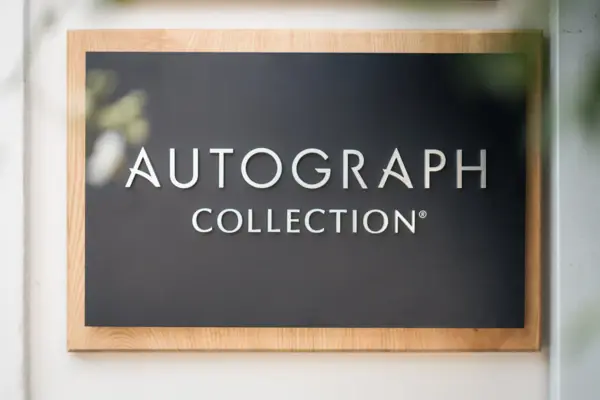 Autograph Collection Schild Autograph Collection Schild am Eingang des Louis C. Jacob Hotels Hamburg.