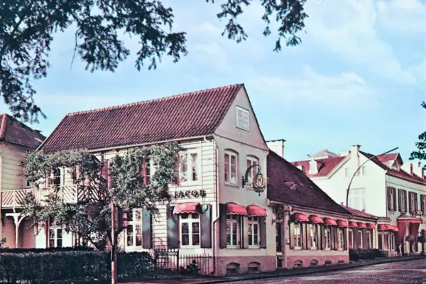 Altes Foto Louis C. Jacob Nachkoloriertes Bild der Außenansicht des Hotels Louis C. Jacob zwischen den Jahren 1955 bis 1970.