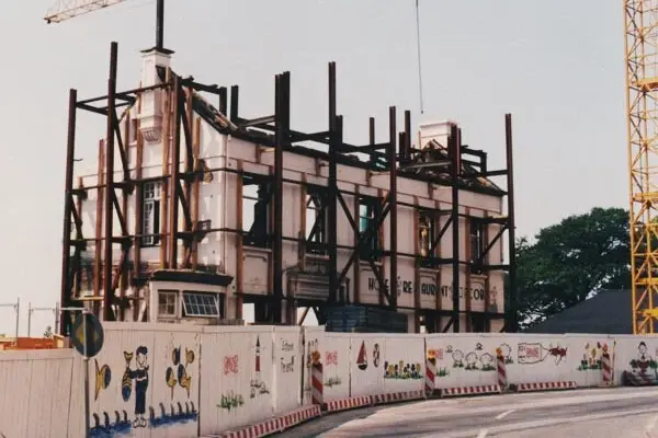 Louis C. Jacob Baustelle 1902 – Das Hotel wird komplett entkernt und aufwendig saniert. Das Bild zeigt die Baustelle.