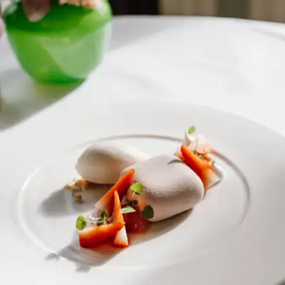 Jacob Dessert Dessert-Gericht auf weißem Teller