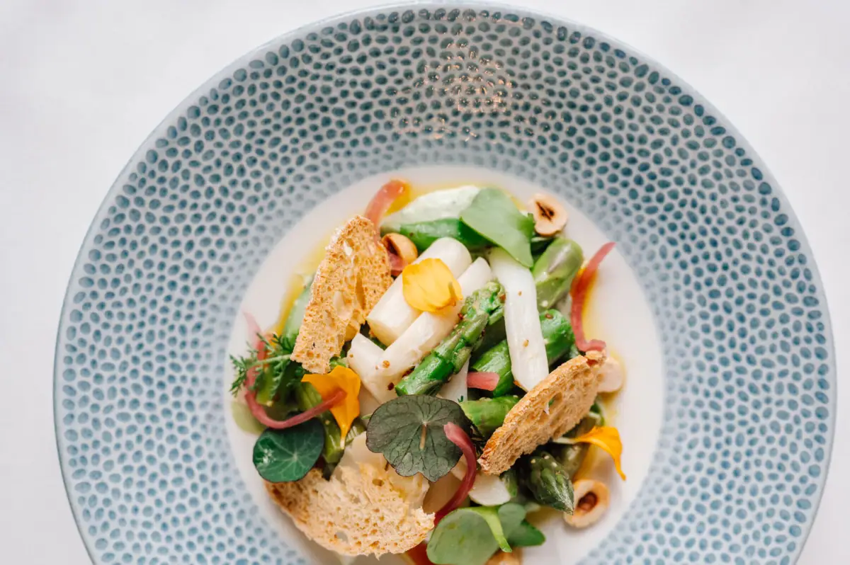 Jacob Speise Gedeckter Teller mit Salatgericht